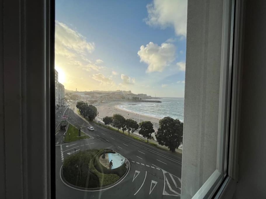 Primera Linea De Playa De Riazor A Coruna Luaran gambar