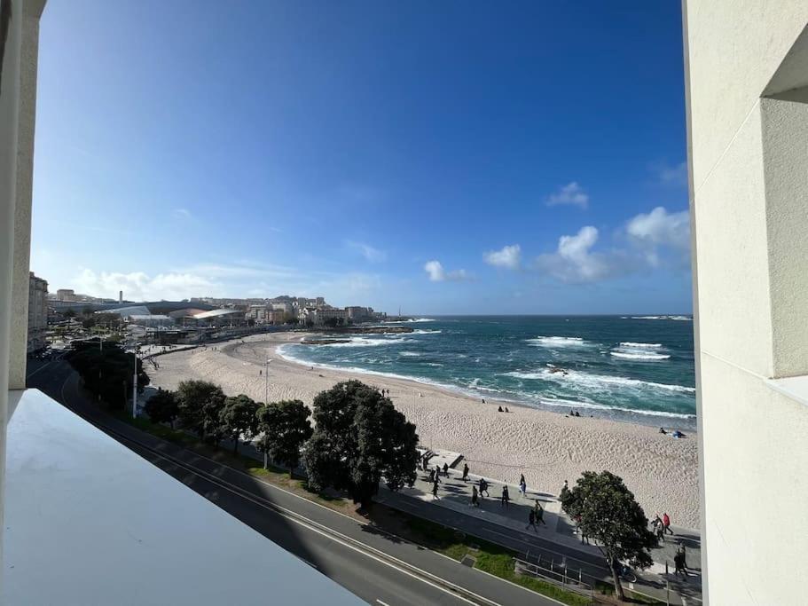 Primera Linea De Playa De Riazor A Coruna Luaran gambar